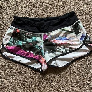 Lululemon Speed Up Shorts Size 6 2.5”